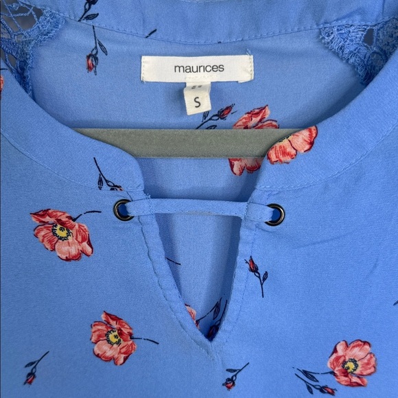 Elegant Periwinkle Floral Lace Sleeve Women's Top - Picture 3 of 3